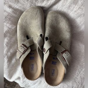 LIKE NEW Boston Birkenstocks